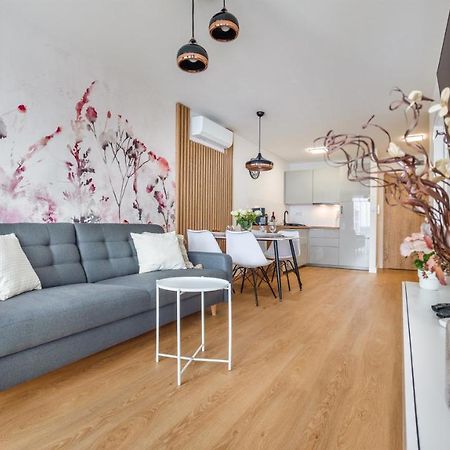 Apartament Flowers Z Parkingiem Perlowa Przystan - Holiday City Kołobrzeg Εξωτερικό φωτογραφία